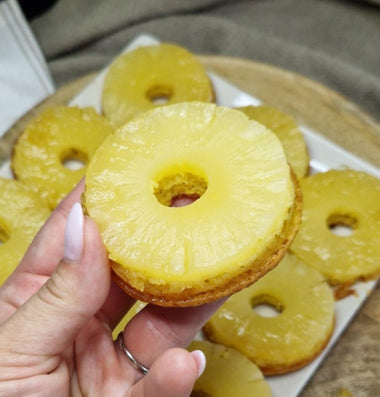 Ananásové donuty s karamelom
